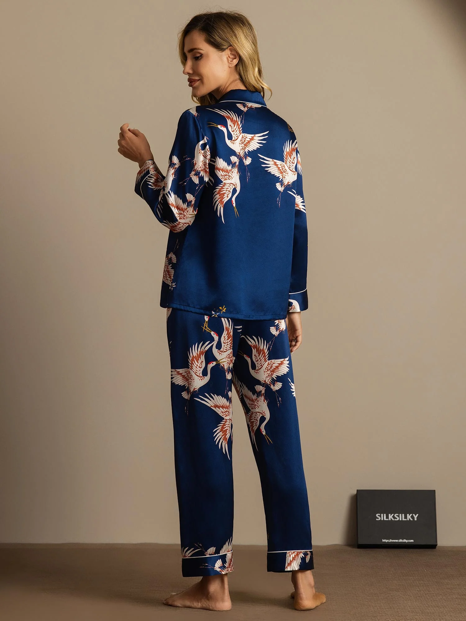 19Momme Pure Silk Crane Print Women's Long Sleeve Notch Collar Pajamas Set - Image 16